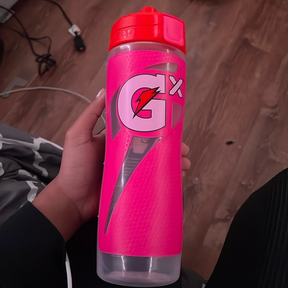 Im seeking a gatorade GX bottle in the color pink ONLY!